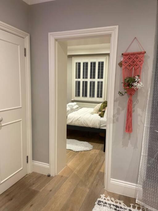 Апартаменты Stunning South Kensington Flat Лондон